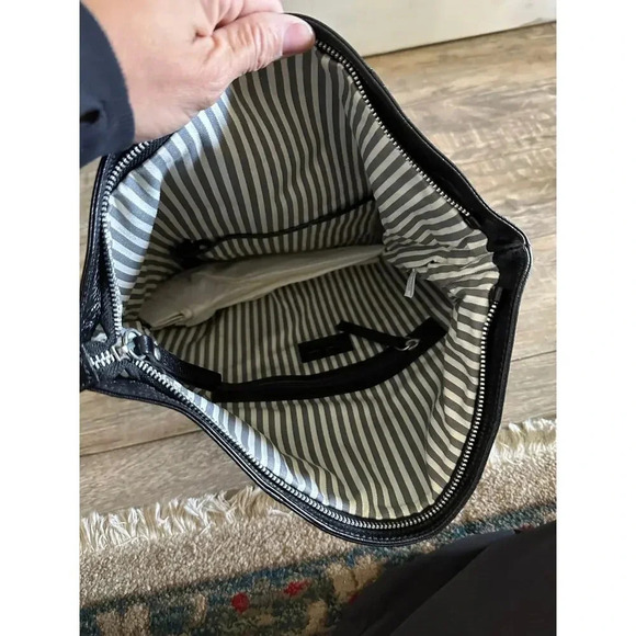 Garnet Hill Black Shiny Leather Hobo Shoulder Handbag - Picture 3 of 13